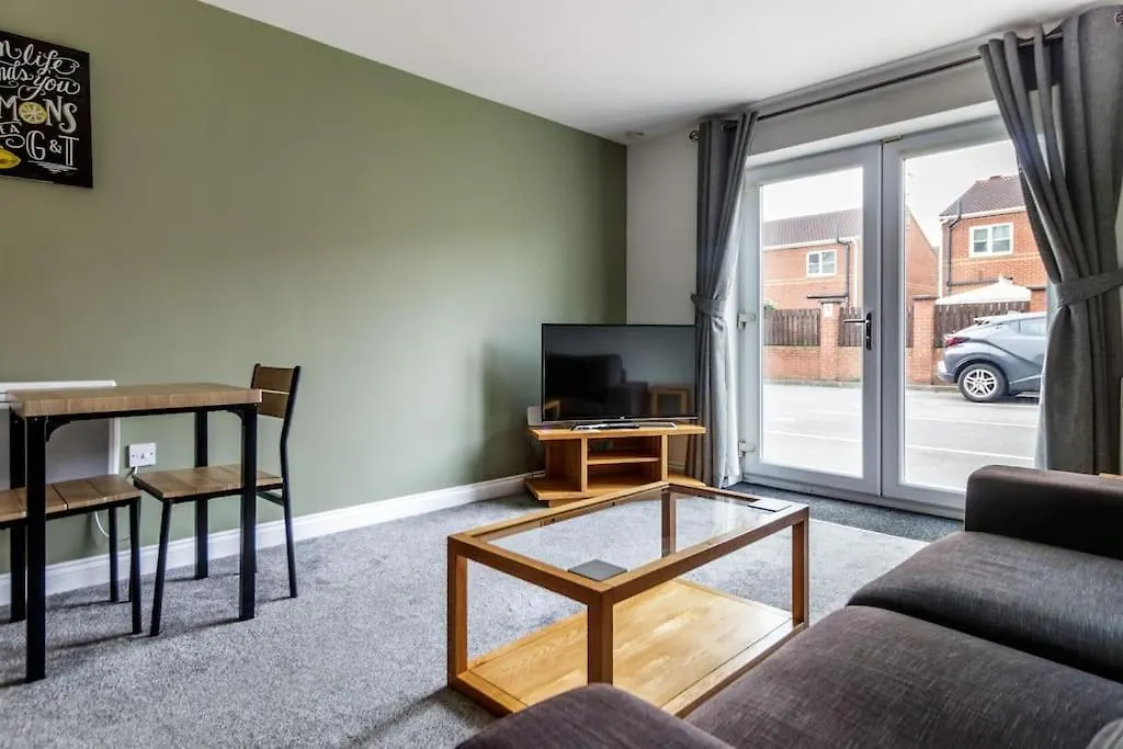 2 Bedroom Flat, Glasshoughton Castleford Apartament
