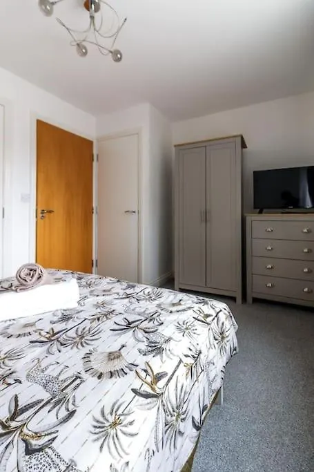 2 Bedroom Flat, Glasshoughton Castleford Apartament